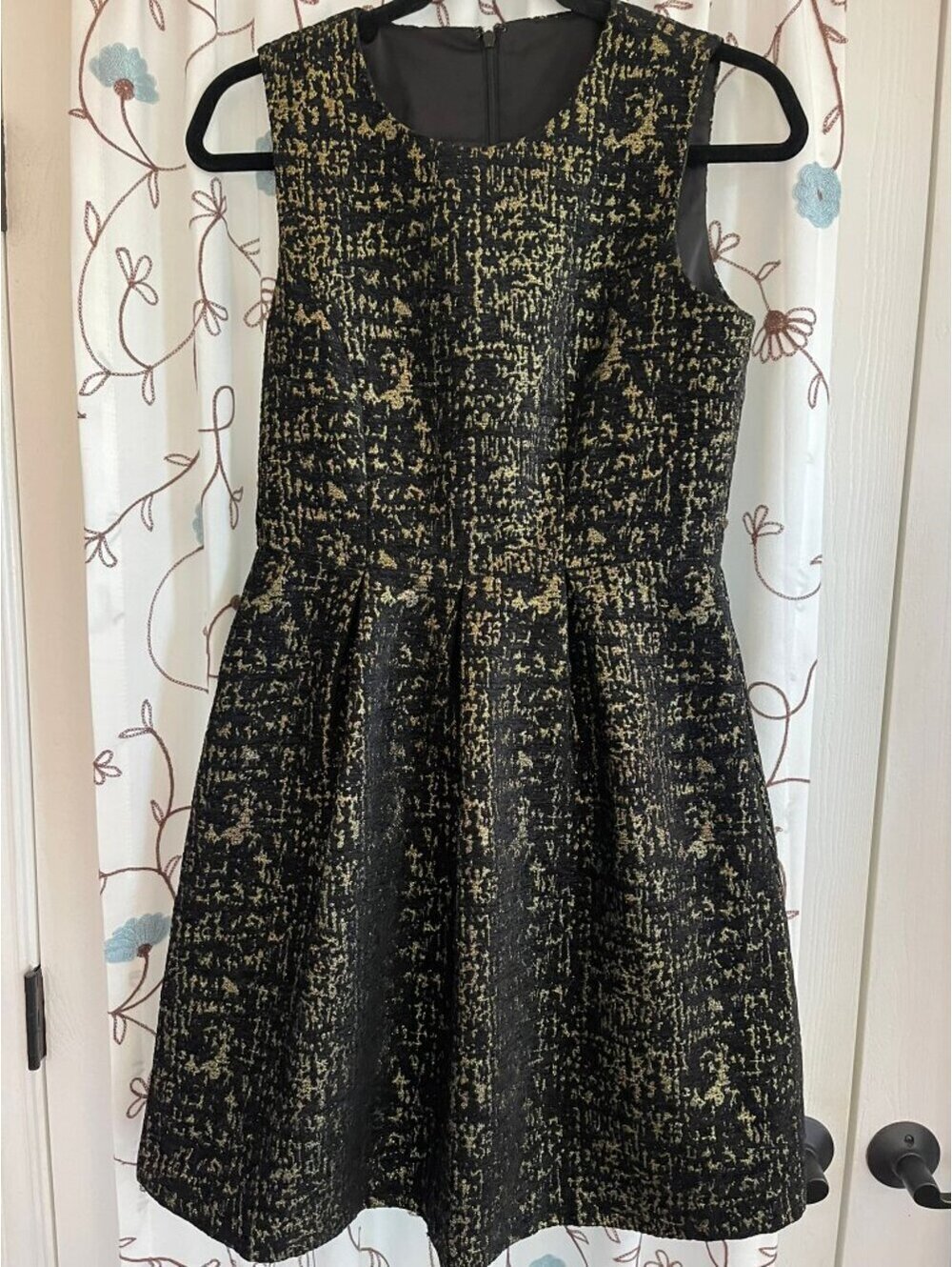 Vero Moda | Sz 4 | US 4 - Black & Gold Jacquard Fit-and-Flare Dress - Picture 2 of 9